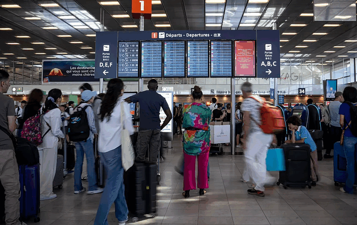 Авіакомпанії засудили перебої, спричинені страйками французьких авіадиспетчерів